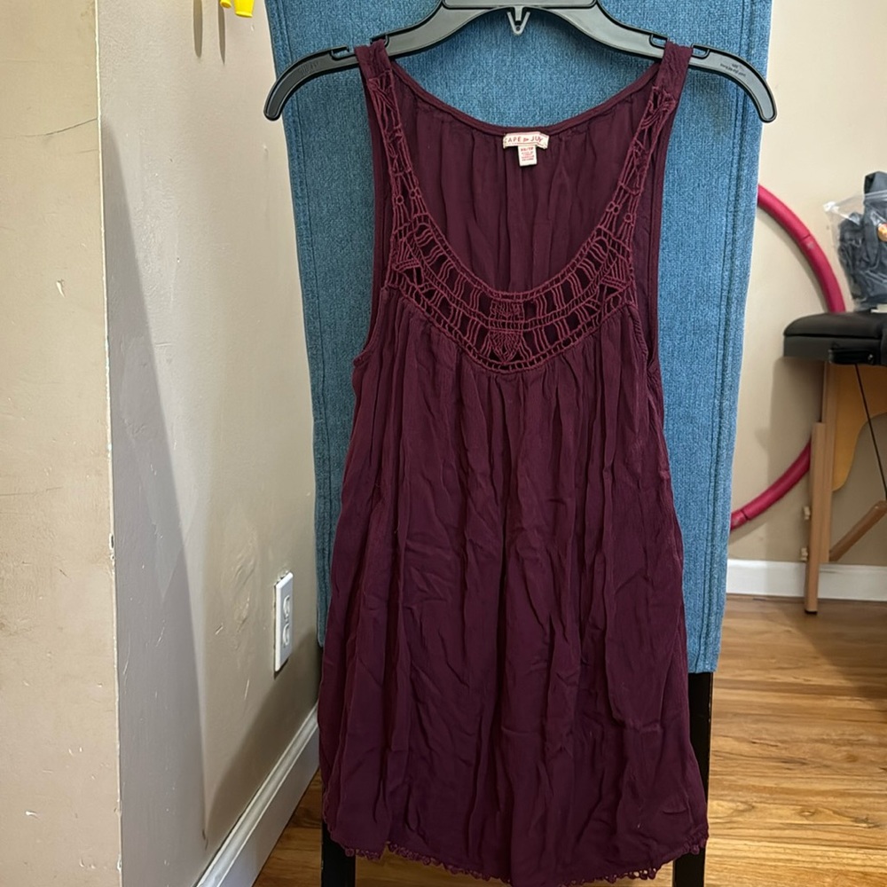 Burgundy cute going out tank top!